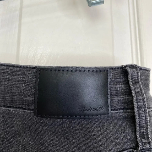 MADEWELL Curvy High-Rise Skinny Jeans in Black Sea Size 28 Distressed - Picture 8 of 10